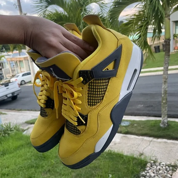 Jordan 4 Lightning - Picture 4 of 4